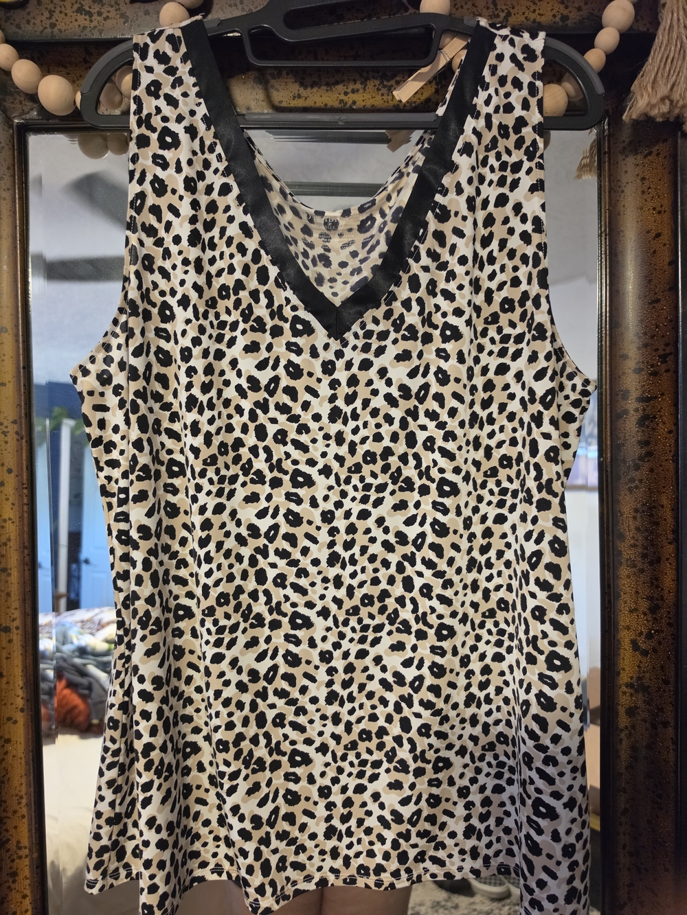 Sleeveless Leopard Print V-Neck Tank Top - Black & Cream